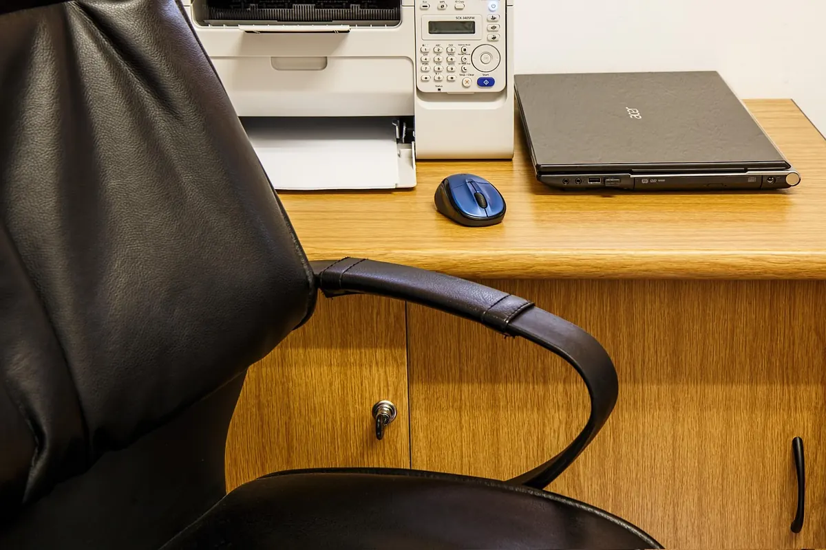 Desk Organisers vs Drawer Dividers: Which Is Right for Your Workspace?