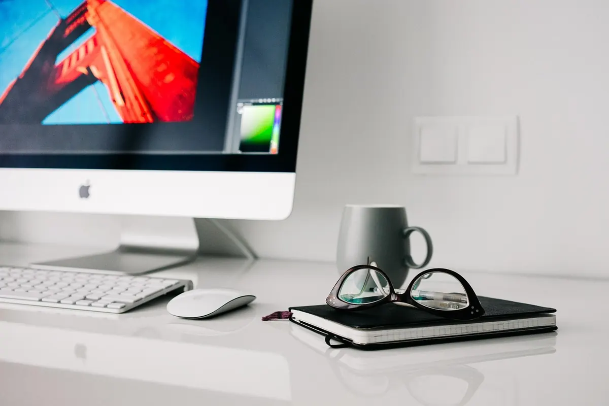 How to Organise a Small Home Office Desk in a UK Flat