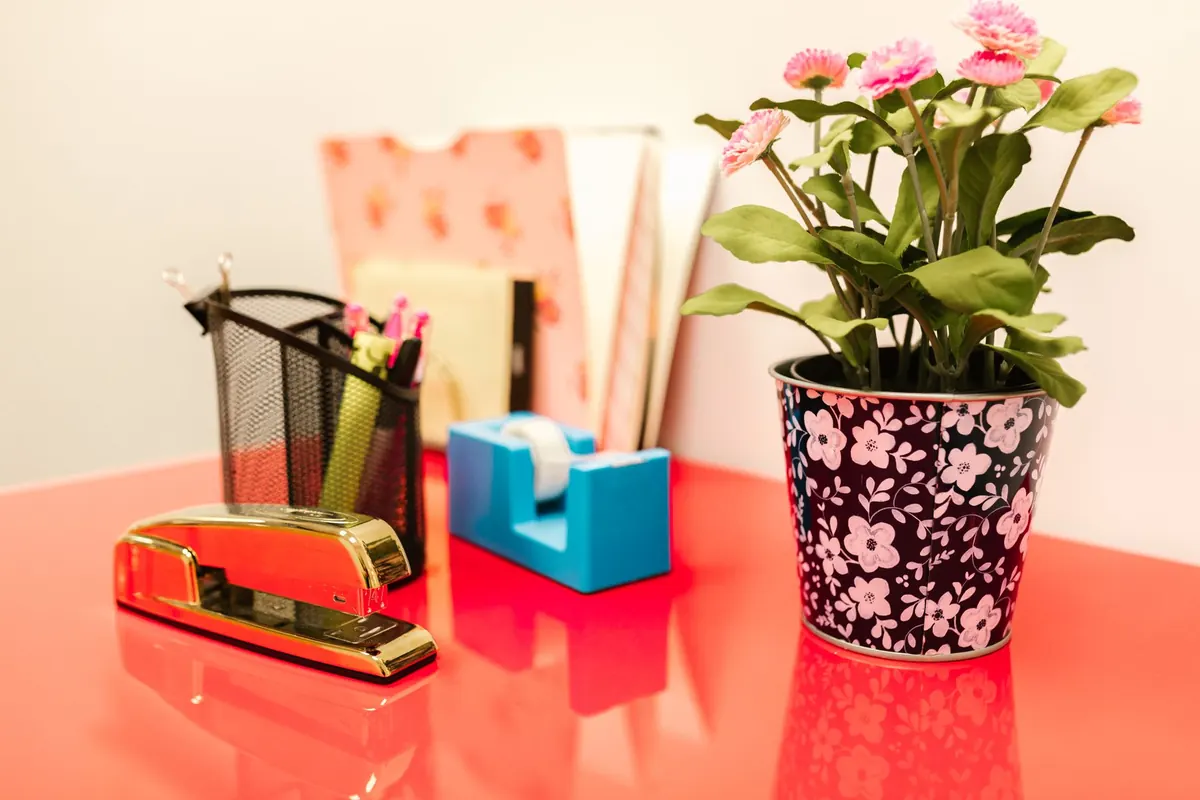 Pen Storage 101: Pots, Trays, Cases and When to Use Each